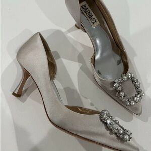 Badgley mischka heels with crystal and pearl embellishment BRAND NEW NEVER WORN